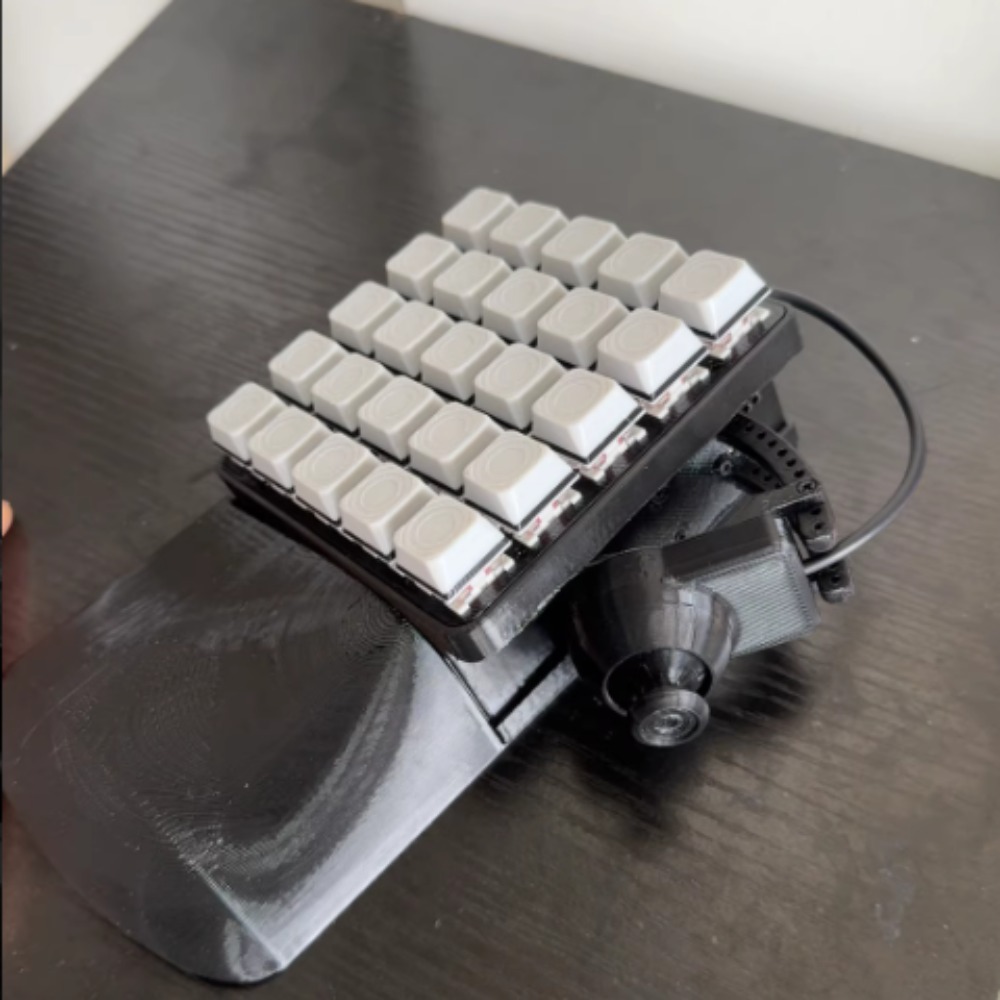 لوحة مفاتيح الألعاب ذاتية الصن - مراجعة Gaming Keyboard Hand وسعره